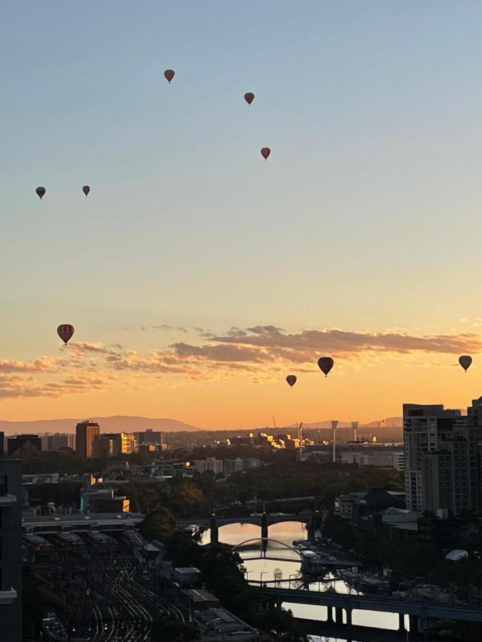 Aura2107, 2 Bedroom Apartment With Balcony, Stunning Yarra River And City Views 墨尔本 外观 照片