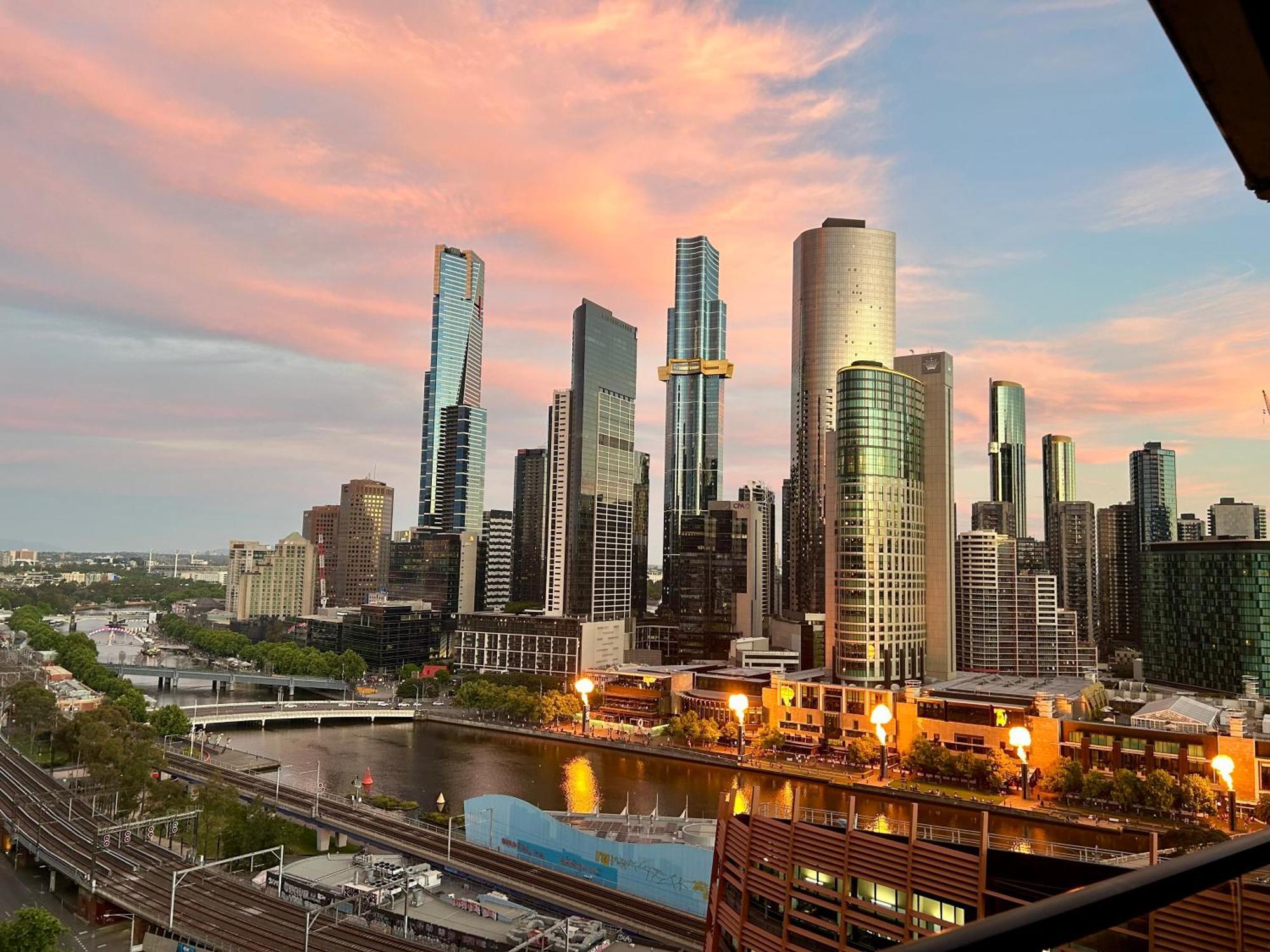 Aura2107, 2 Bedroom Apartment With Balcony, Stunning Yarra River And City Views 墨尔本 外观 照片